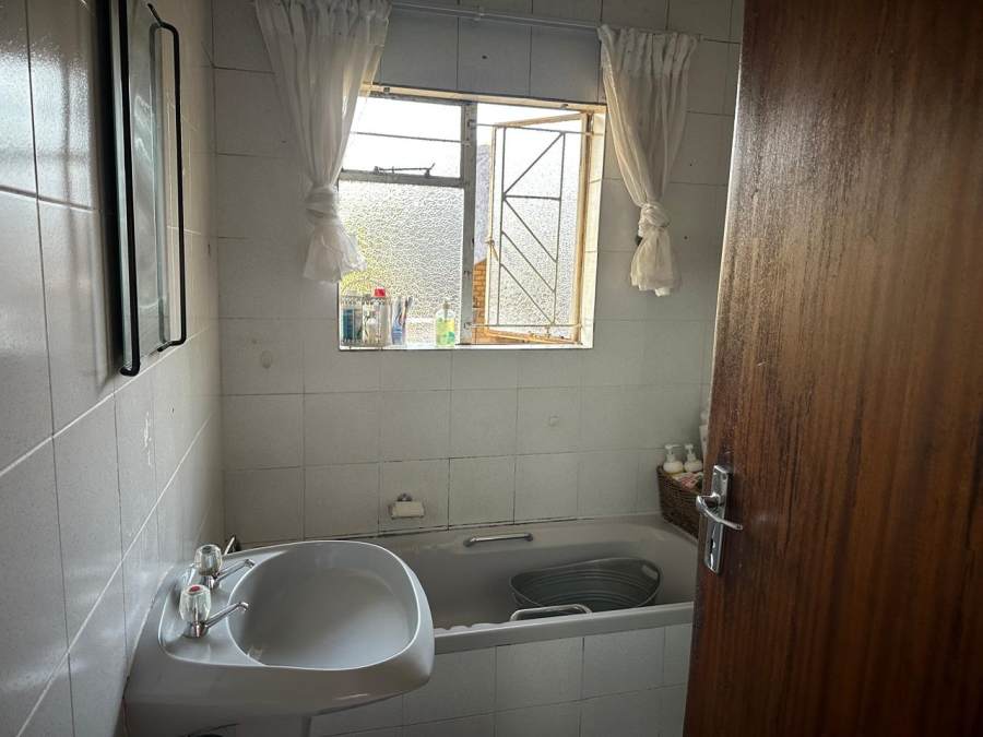 2 Bedroom Property for Sale in Oos Einde North West